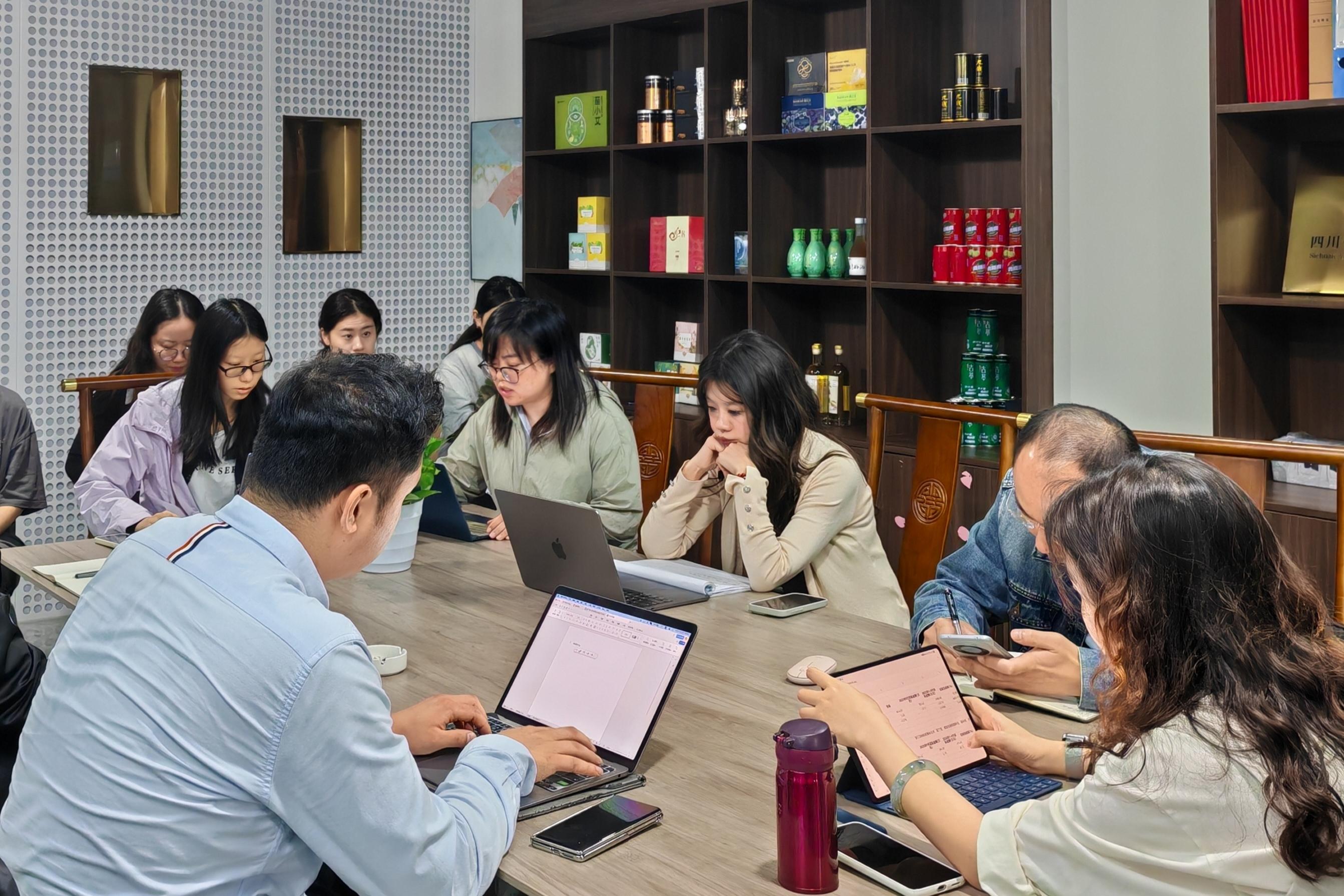 蜂业公司召开2025年三季度经营分析会暨四季度冲刺动员大会