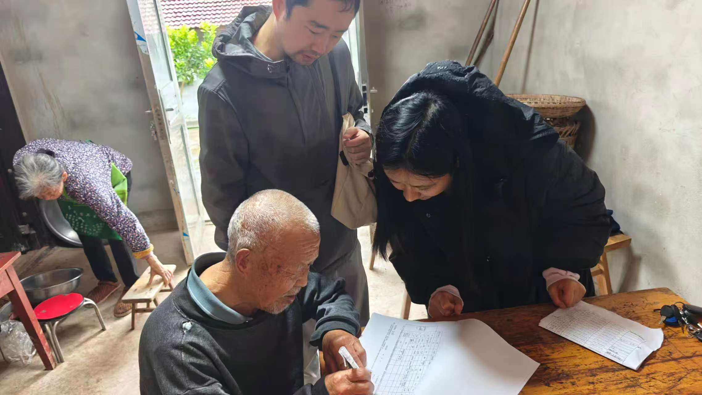 南充川北公司驻塘湾村帮扶工作队开展岁末集中走访工作